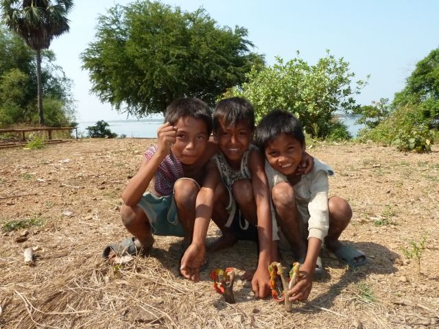 Jungs in Sambok (Kambodscha).